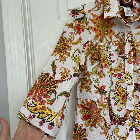 Karen Scott Petites Floral Button Up Shirt Bundle (includes 3 shirts) ✨ - Picture 9 of 16